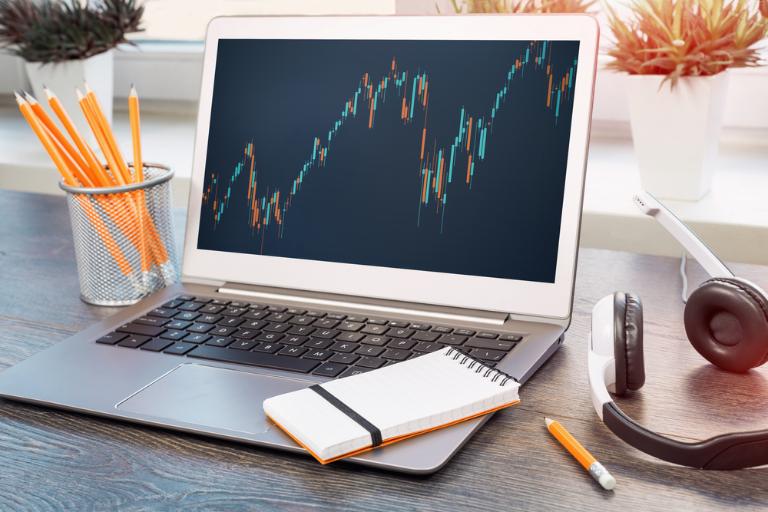 Có thể tự học Forex tại nhà hoặc tham gia các khóa học